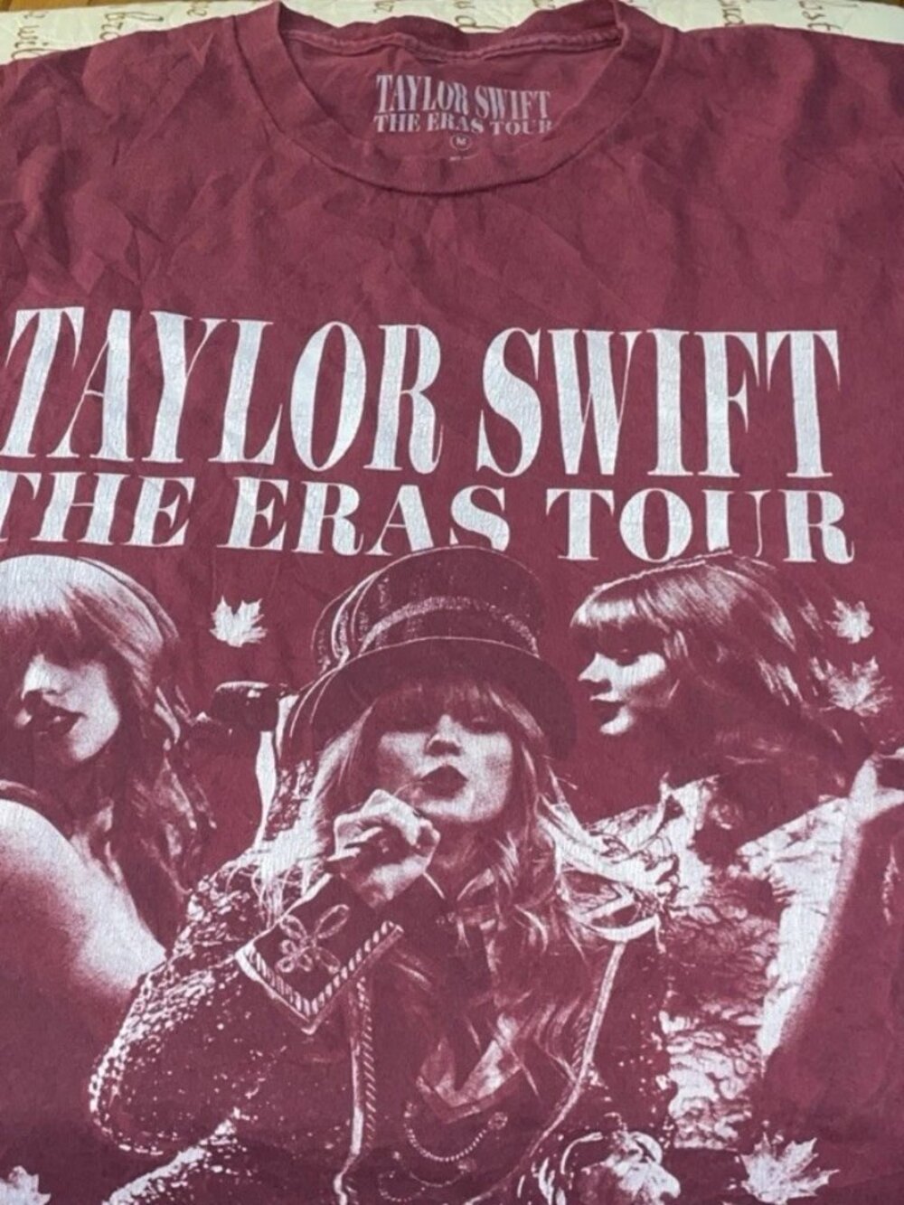 Taylor Swift The Eras Tour 2023 T-Shirt Mens Medium Red Cotton - like new